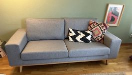 2 sitzer Sofa Grau