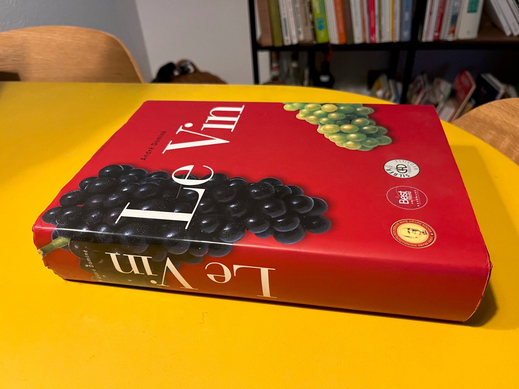 Libri: LE VIN  André Dominé – Usato da Biel-Bienne venduto da Doriskoloris