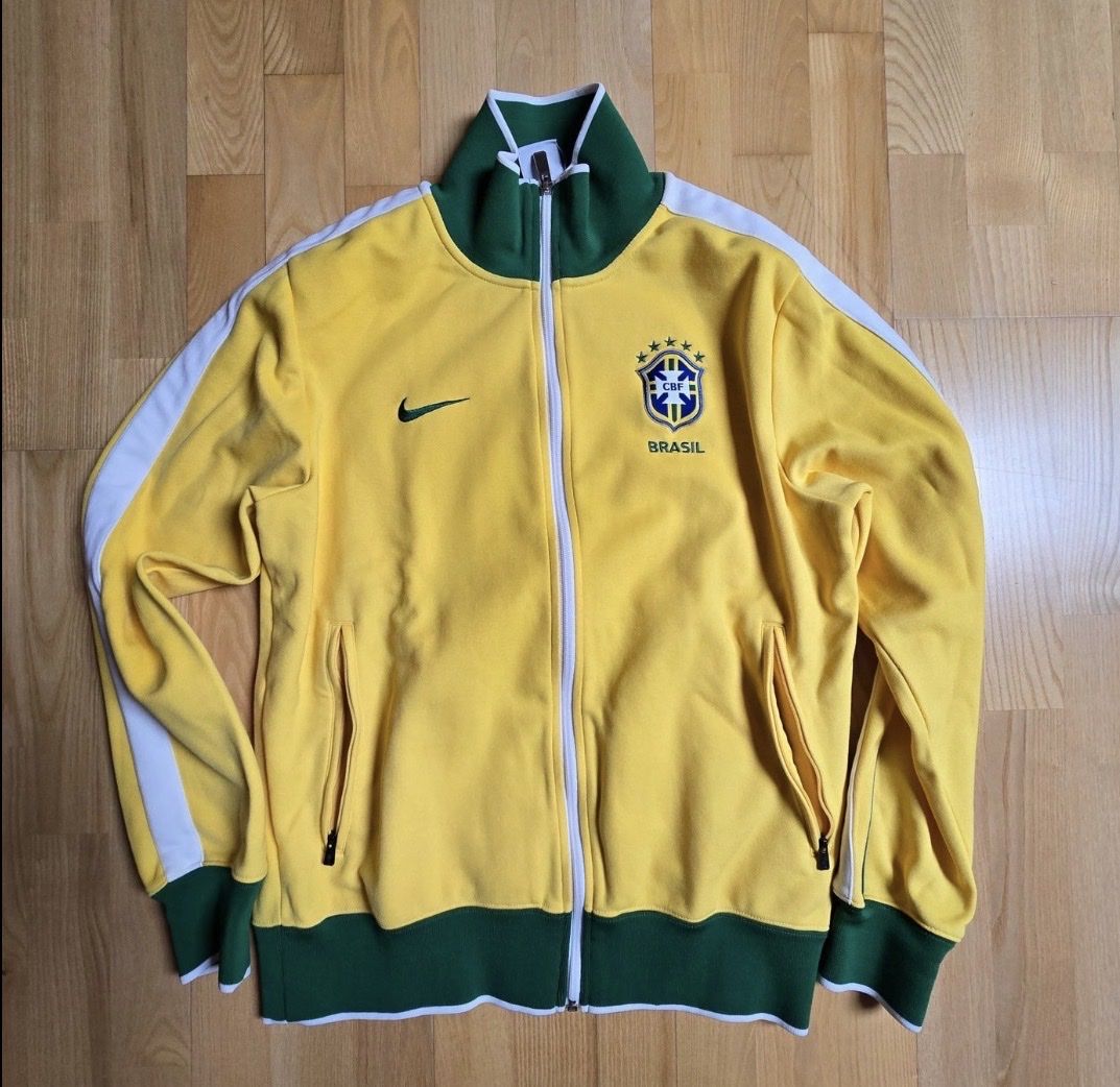 Nike Giacche: Brasilien Jacke 2010 Grösse M – Nuovo (secondo la descrizione) da St. Gallen venduto da ome_g8v2