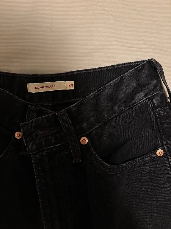 Levi's Jeans: Levis Wide Ribcage Jeans – Usato da Basel venduto da nin_qf9l 2