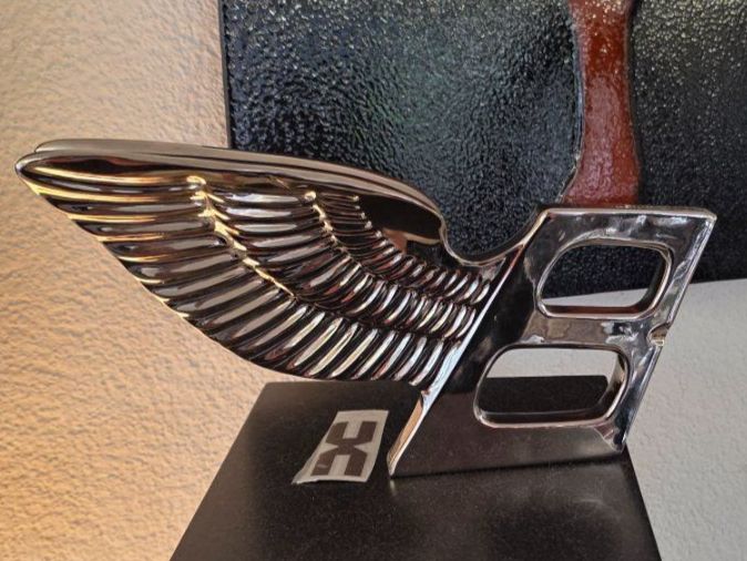 Tutte le decorazioni: ORIGINAL BREITLING FLYING B BENTLEY AUS METALL – Usato da Winterthur venduto da Navitimer 5