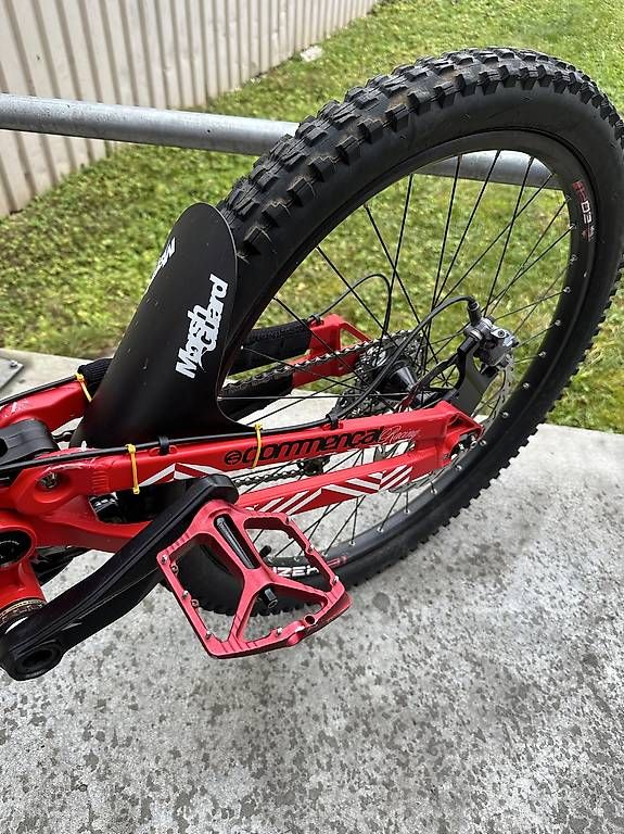 Commencal Biciclette: Commemcal SUPREME V2 Downhill Bike – Usato da Zeiningen venduto da luc_z8vd 3