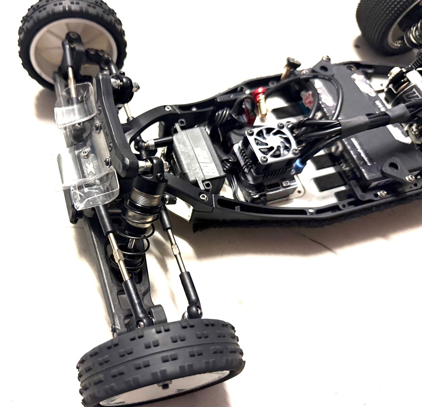 XRay Modellismo RC: XRAY XB2 2025 ÉDITION CARPET – Usato da Yverdon-les-Bains venduto da Fijo-rc 2
