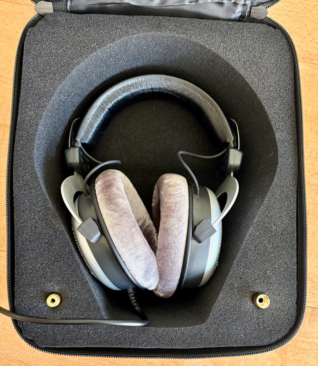 Beyerdynamic Kopfhörer: Beyerdynamic DT 880 Studio-Kopfhörer halboffen – Gebraucht aus Zürich von SierraKilo 6