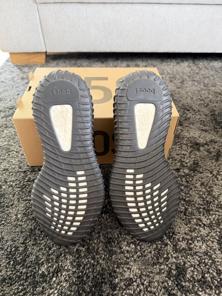 Adidas Herrenschuhe: Adidas Yeezy Boost 350 V2 EU 43 1/3 – Gebraucht aus Schwerzenbach von Cyrilho10 4
