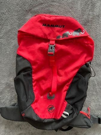 Mammut Rucksack Rot/Schwarz 15L Sehr guter Zustand .