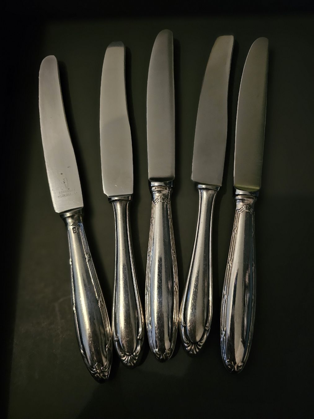 Coltelli: 5 Couteaux de table vintage – Usato da Tecknau venduto da Anadias