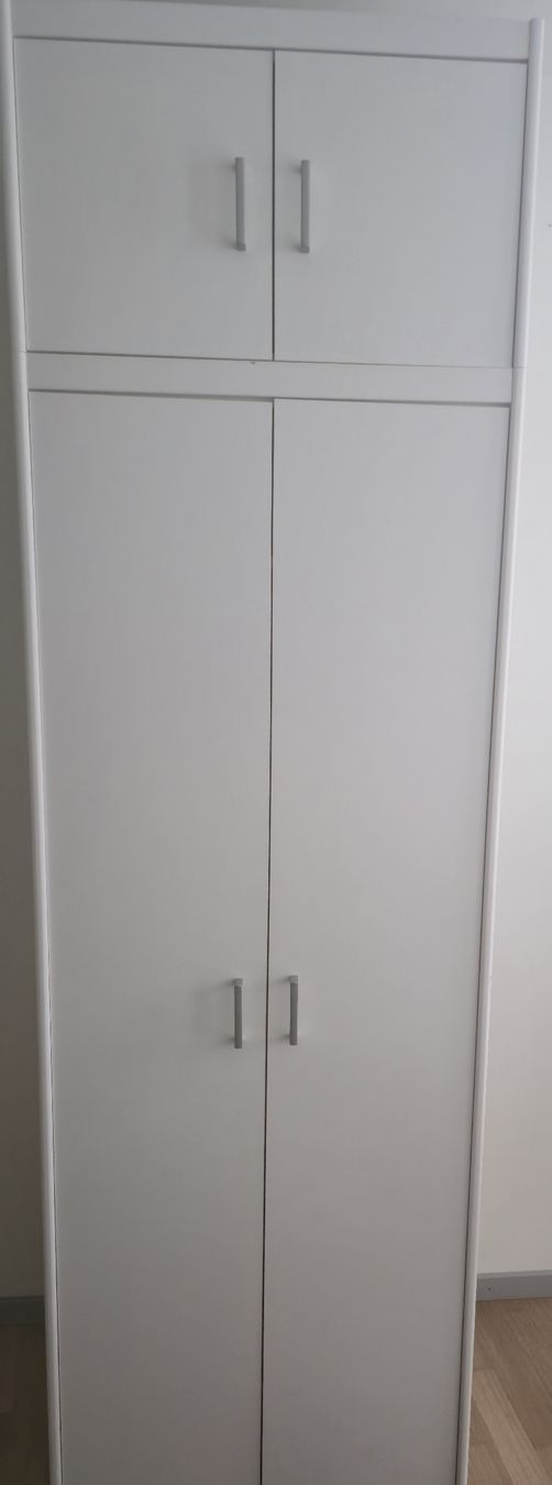 Schränke: Kleiderschrank zu verschenken – Gebraucht aus Basel von noa_h66r