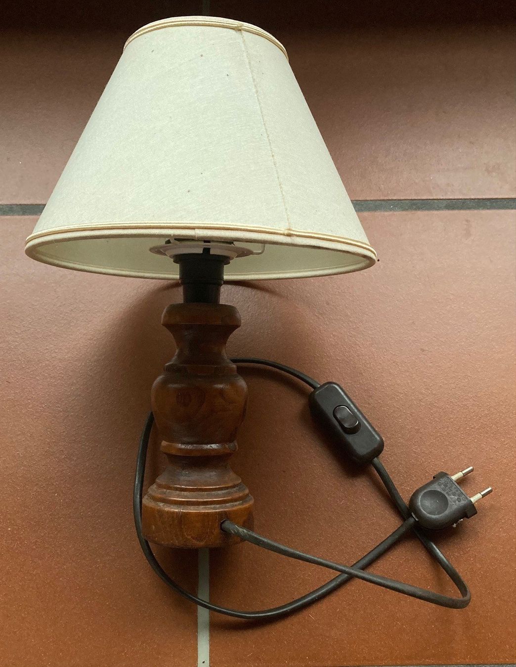 Lampade: Antike Nachttischlampe – Usato da Orselina venduto da Vrenegonde 2