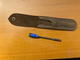 Bocchino per sigarette in smalto blu, custodia