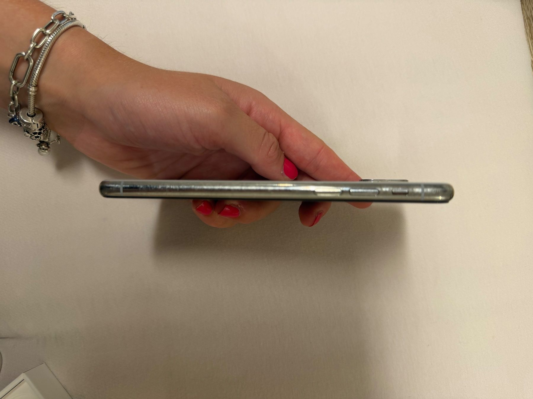 Apple Telefoni cellulari / Smartphones: Apple iPhone X silber 256GB – Usato da Biel-Benken BL venduto da len_5vvq 1