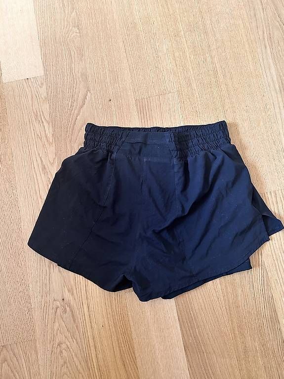 Nike Pantalons: Nike Performance Short Grösse S – D'occasion à Allschwil par ann_2t6s 3