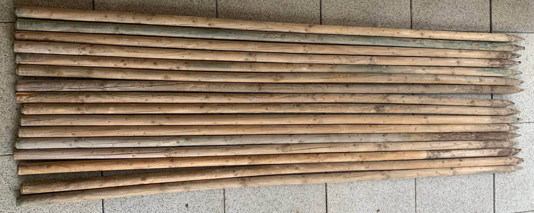 Piquets en bois pointus Dimensions env. 250 cm x 4 cm Kaufen auf