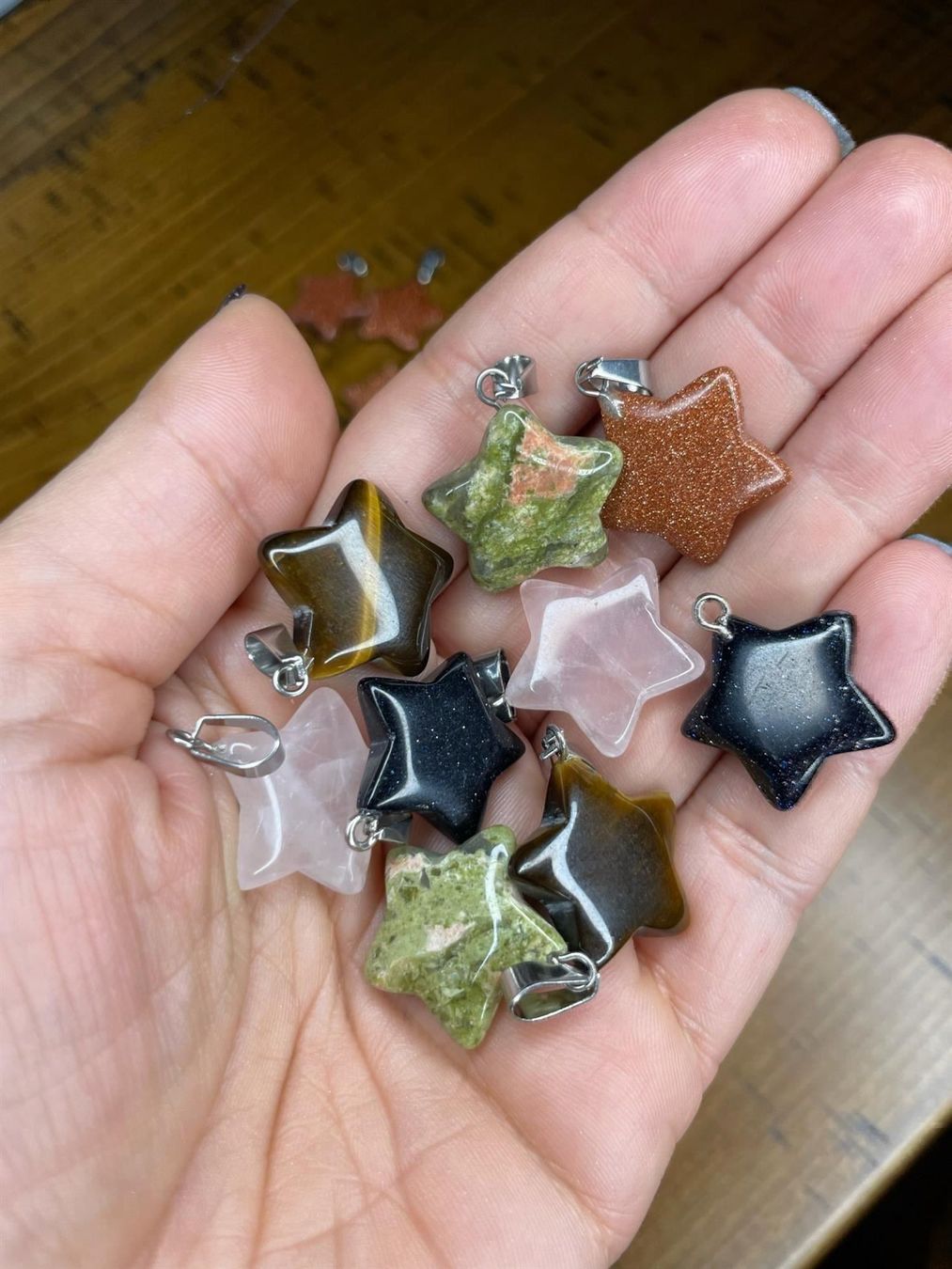 Ciondoli: 12 x Pendentifs étoile pierre naturelle – Nuovo e nell'imballaggio originale da Gurmels venduto da Swisspod 1