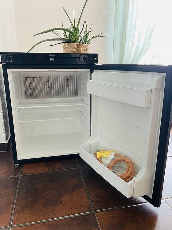 Kühlschrank: DOMETIC RF 60 Mini-Kühlschrank, 30 mbar, 61 L – Gebraucht aus Selzach von King_Kong2403 1