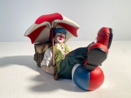 Gilde Clown Figur mit Schirm und Ball, müder Globetrotter