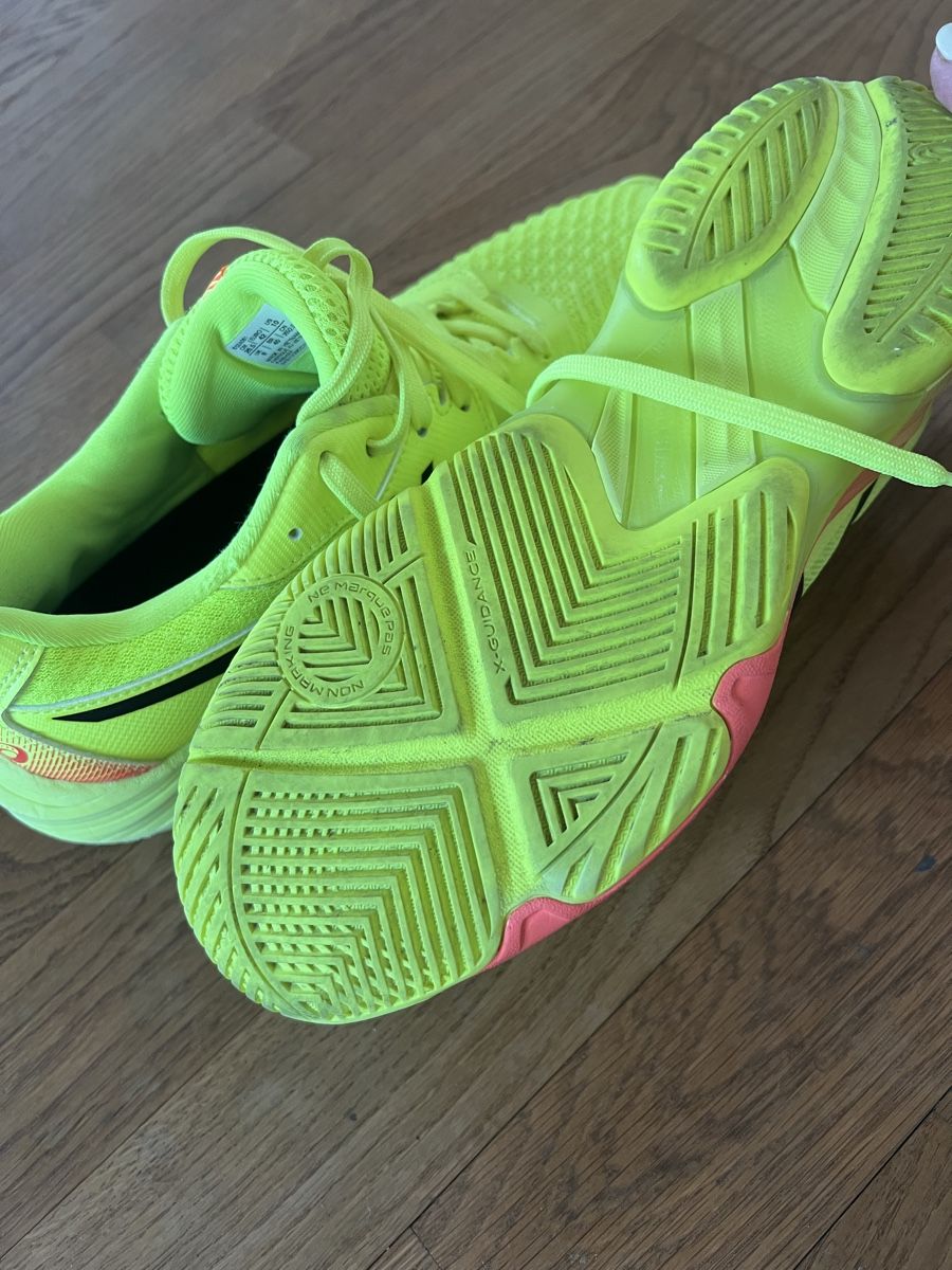 Chaussures femmes: Hallenschuh Asics Netburner Ballistix FF – D'occasion à Solothurn par Luisaamanda 2
