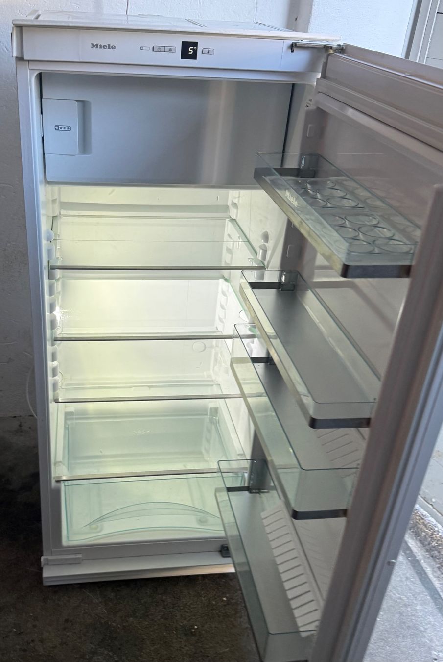 Miele Frigoriferi: Miele A++ Einbaukühlschrank CH Norm 55cm – Usato da Kloten venduto da top2000