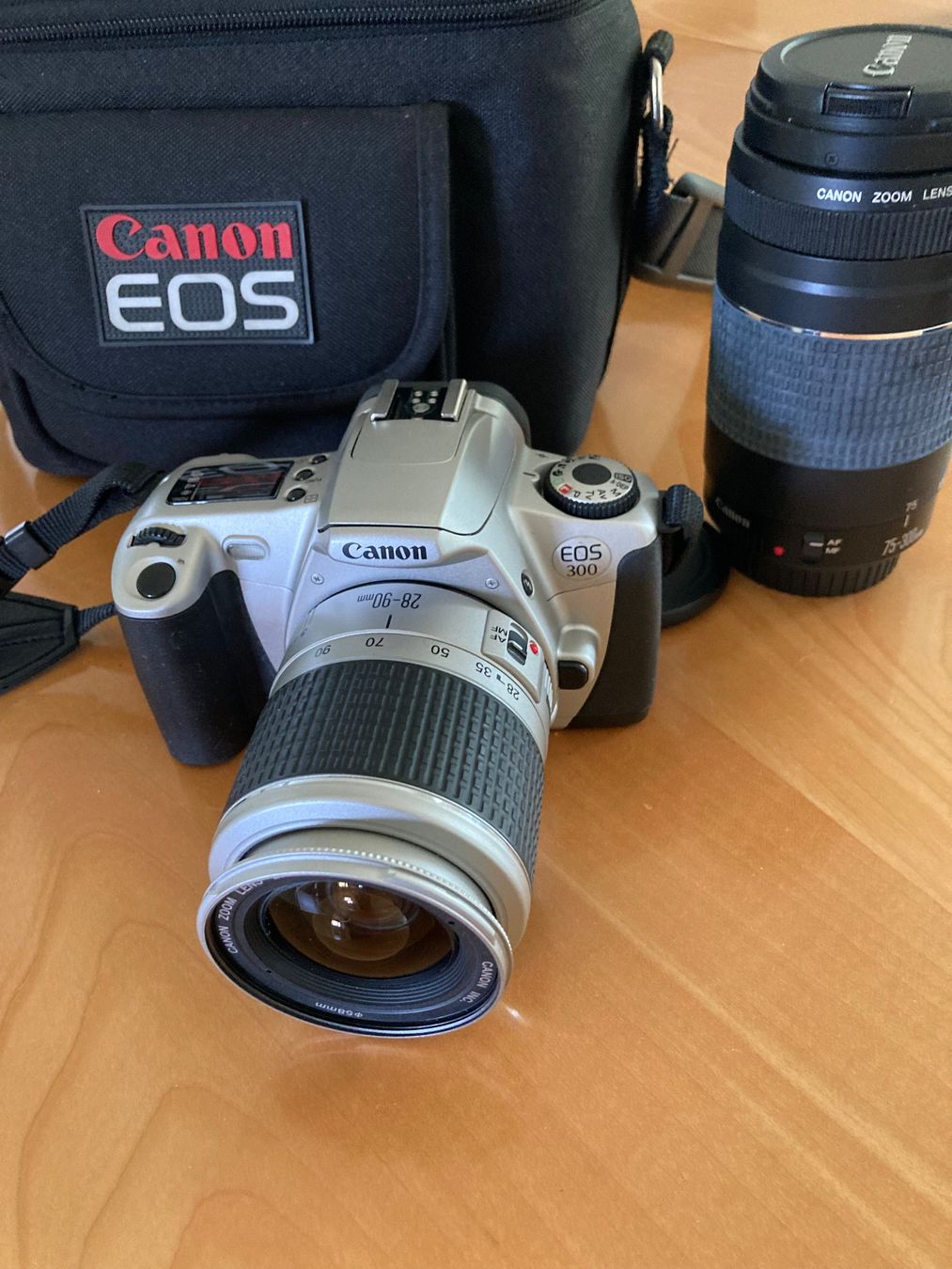 Canon Kamera: Canon EOS 300 Analog Set ( inkl. 2 Objektiven ) – Neu (gemäss Beschreibung) aus Wittenbach von aha061