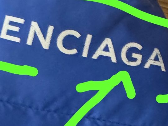 Balenciaga Jacken: Balenciaga - Regenjacke – Gebraucht aus Zürich von sell_my_stuff 6