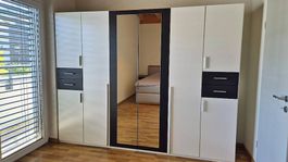Grande armoire (penderie/miroirs/rangements) prix à discuter
