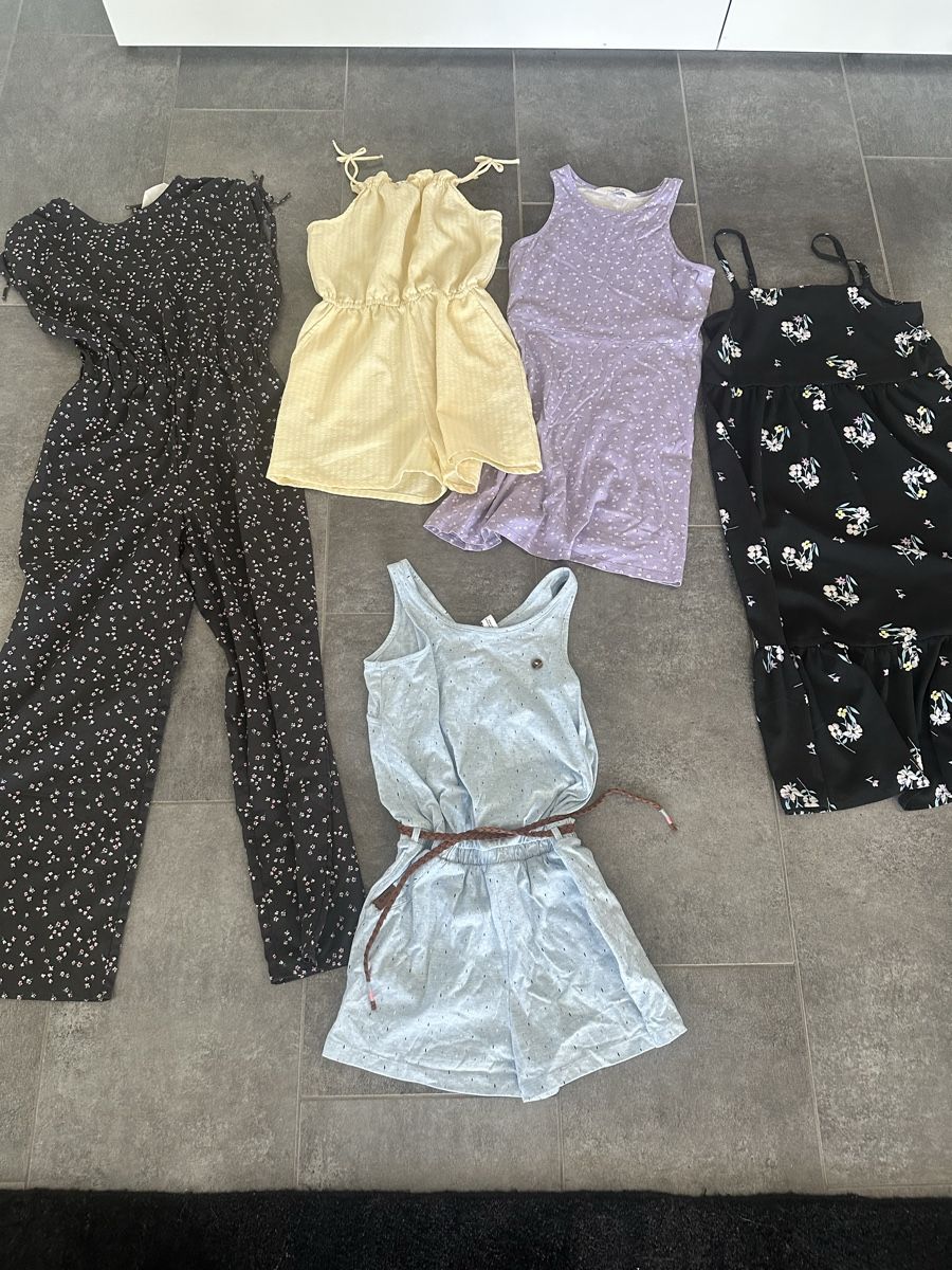 Lotti & Set di vestiti: Kleiderpaket 146/152 – Usato da Oberönz venduto da PeFeHo
