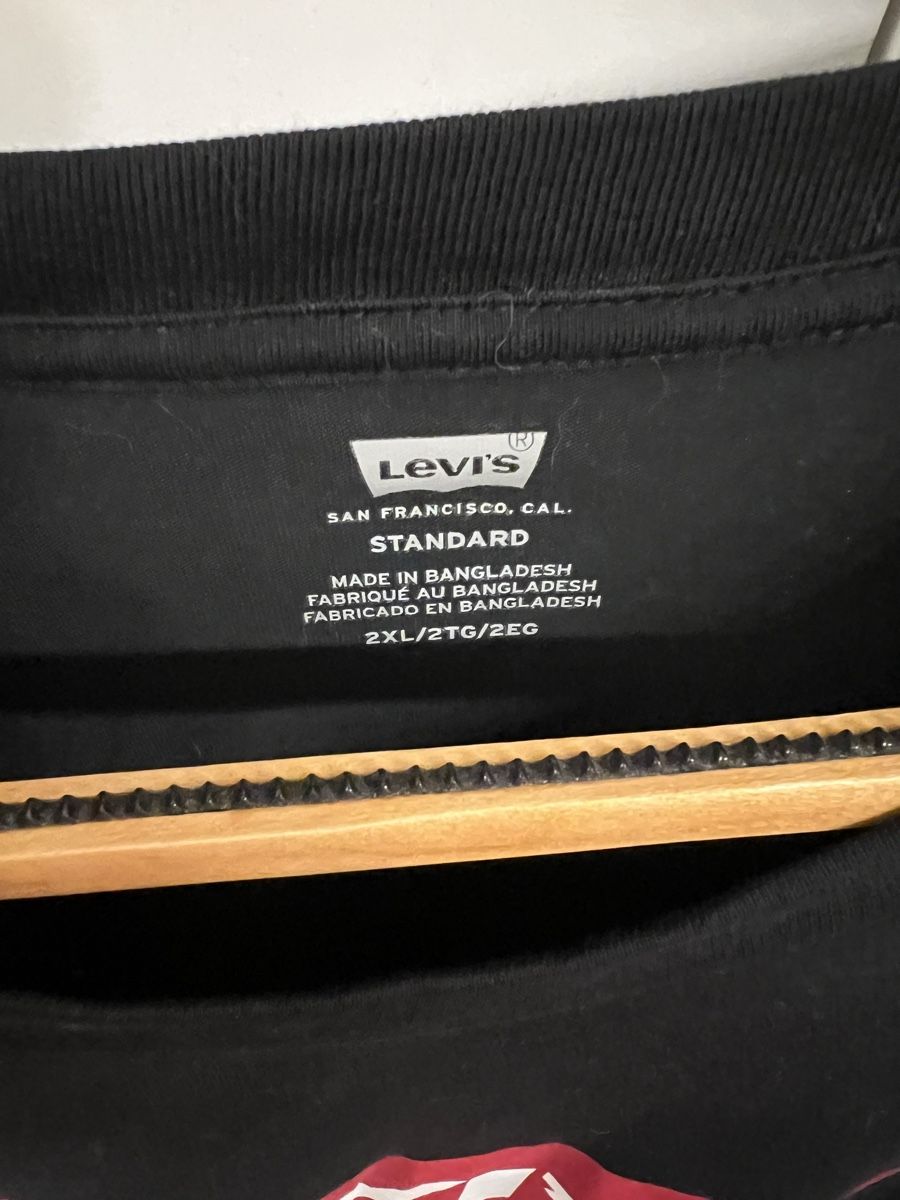 Levi's T-shirt: T-Shirt Levi's Schwarz Grösse 2XL – Usato da Chur venduto da ZATO 1