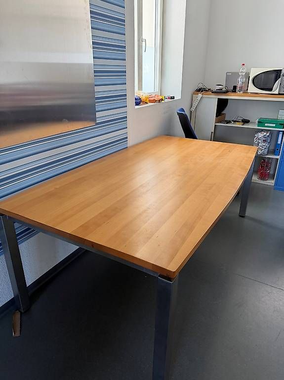 Tische: Massiver Buchenholztisch mit Metallgestell – Gebraucht aus Sursee von man_t6lz 1