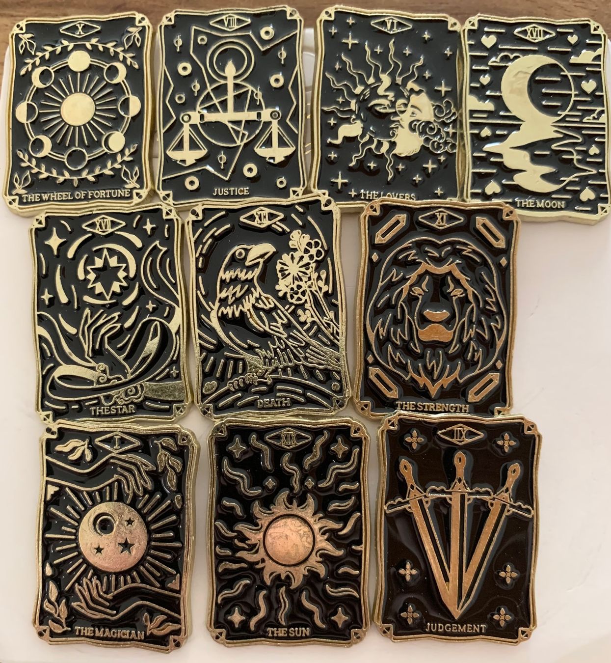 Plaketten & Abzeichen: Set 10x Pin Tarot Karten – Neu und originalverpackt aus Geneve von vane267