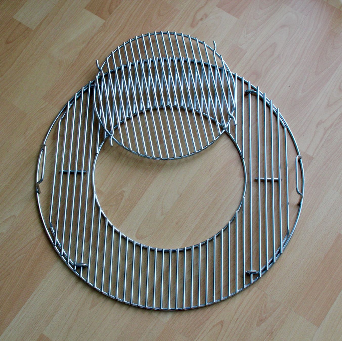 Griglie: WEBER Grillrost klappbar - NEU – Nuovo (secondo la descrizione) da Münchenstein venduto da brigser 2