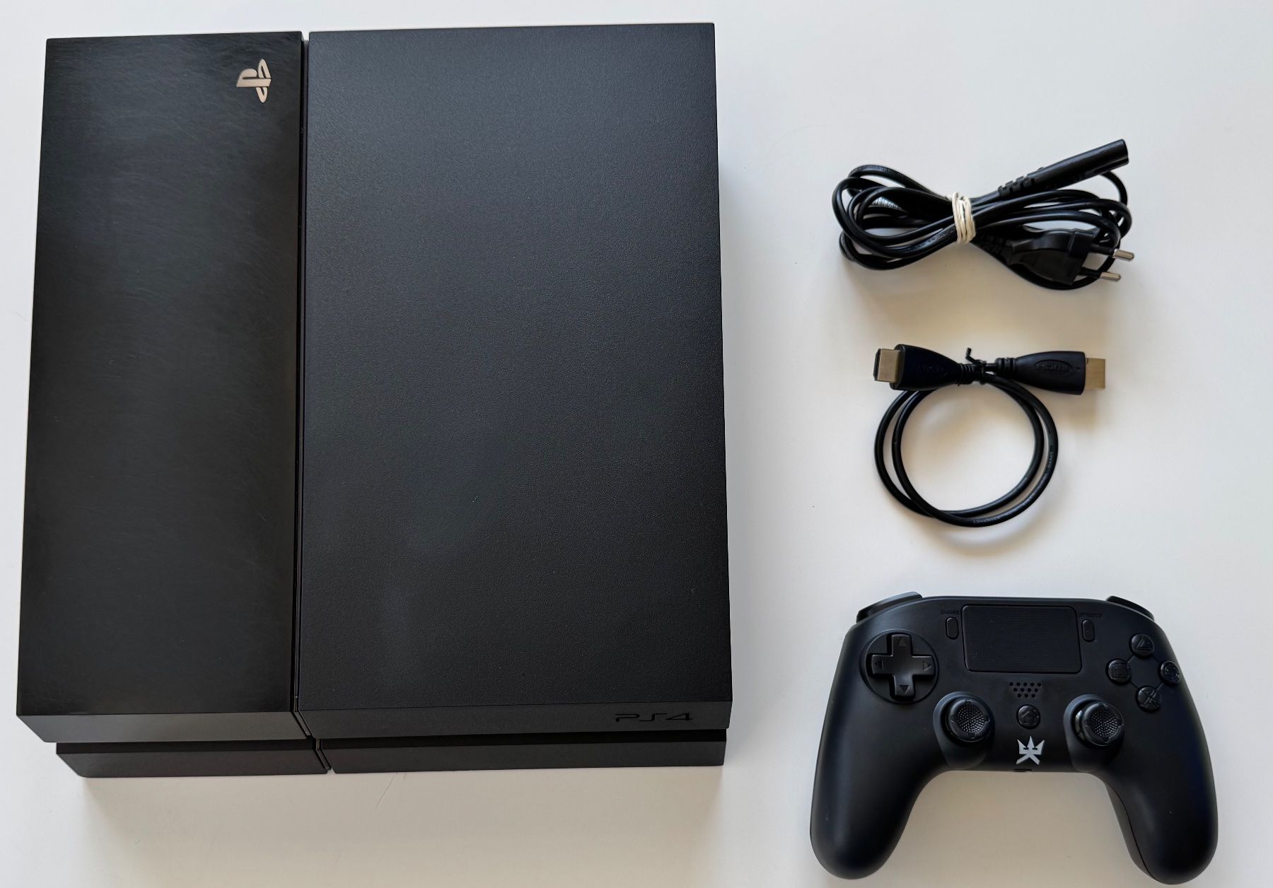 Sony Konsolen: Console Sony PlayStation 4 noire avec accessoires – Defekt aus Leytron von SuPer_BoCk