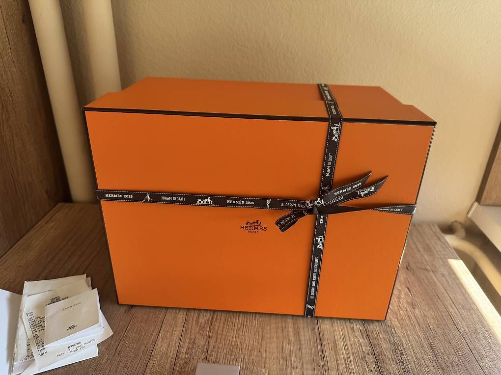 Hermès Sonstige Dekorationen & Accessoires: Originale Hermès Luxus-Box – Gebraucht aus Emmetten von kel_982x 1