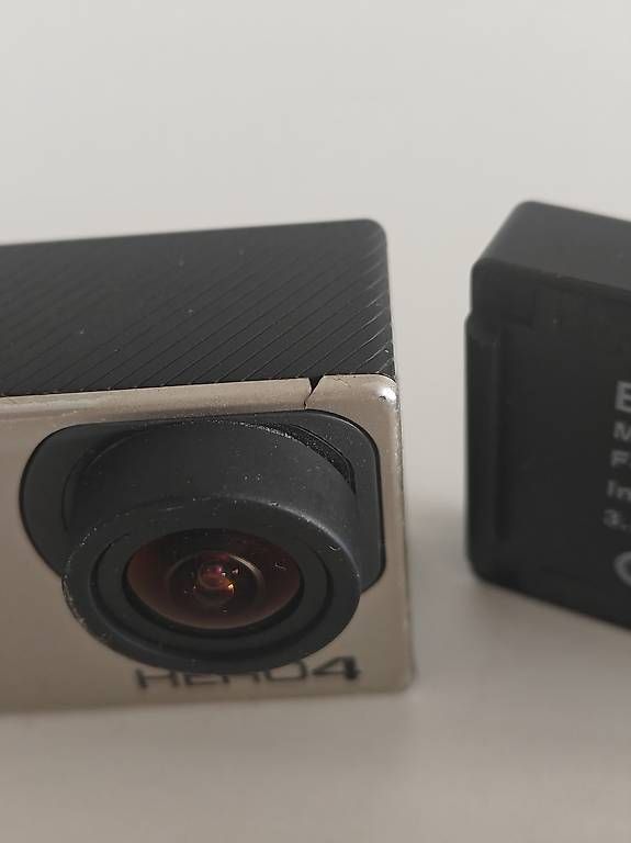 Action Cam: GoPro Hero 4 + 2 batteries + SD 32Go – Gebraucht aus Neuchâtel von fif_md7s 2