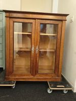 Schöne Vintage Holz-Vitrine / Glasschrank