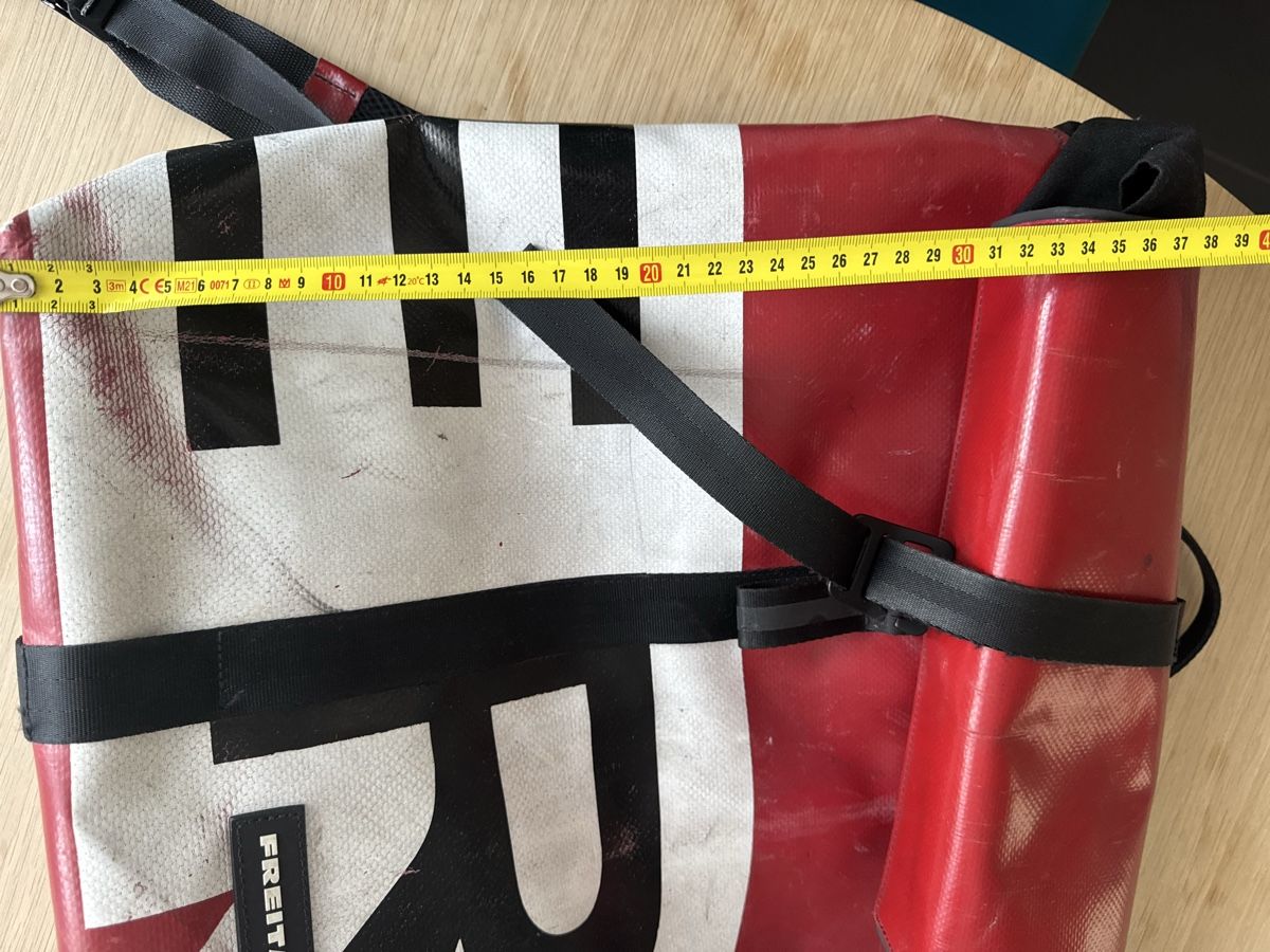 Freitag Sacs à dos: Sac à dos Freitag rouge blanc grande taille – D'occasion à Brügg BE par haj_9zhk 6