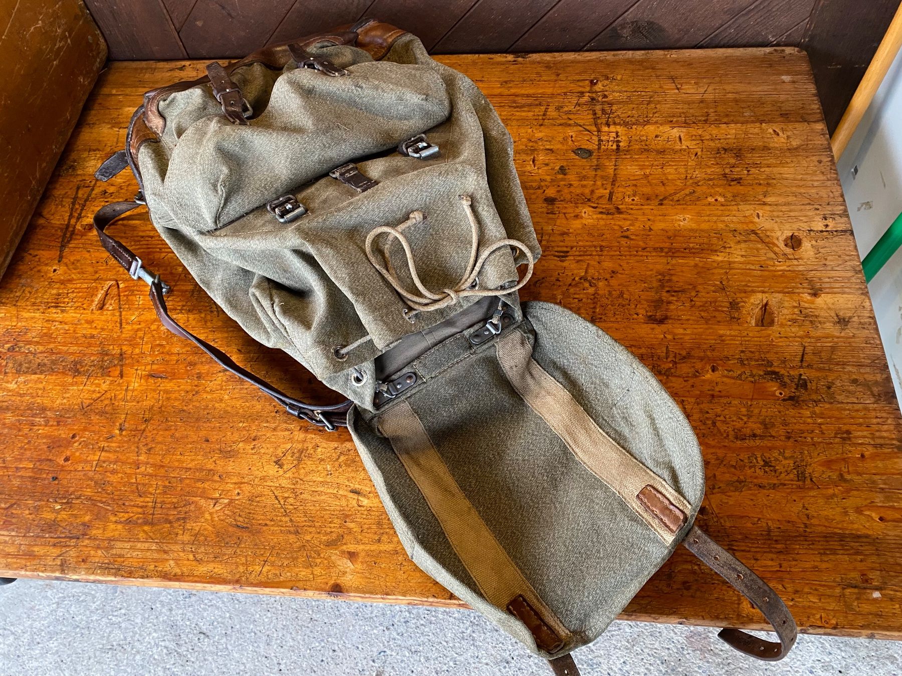 Schweizer Armee Zaini: Schweizer Militär Rucksack – Usato da Feldbach venduto da Fea1 9