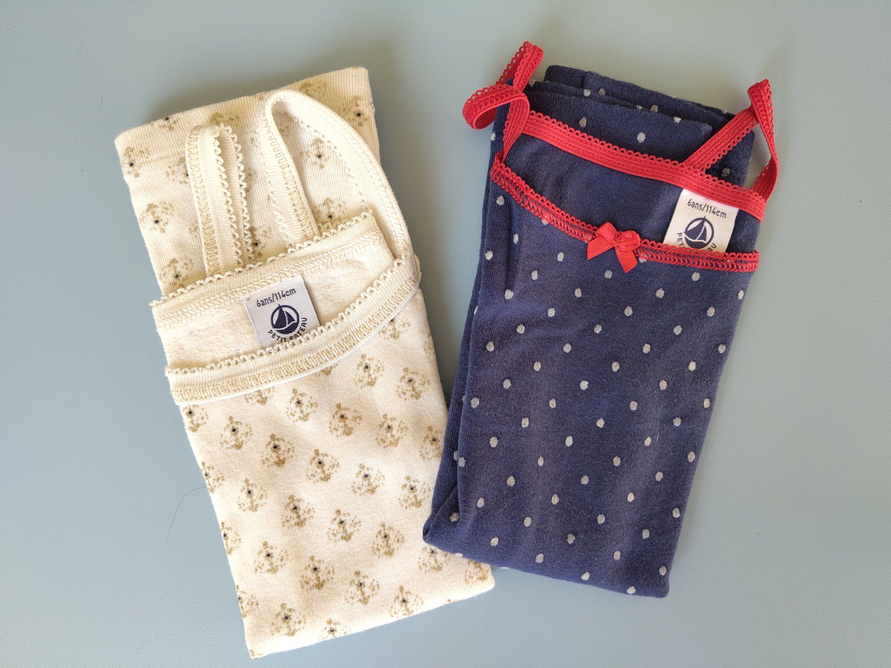 Petit Bateau Camicette, T-shirt & Top: Jolis débardeurs Petit Bâteau – Nuovo (secondo la descrizione) da Biel/Bienne venduto da Creager