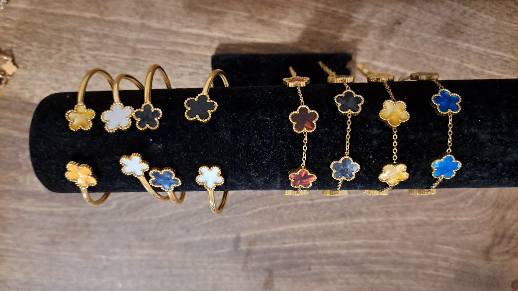 Bracelets: bracelet fleurs bleu – Neuf (Voir description) à Chêne-Bourg par n4r_7kyb 1