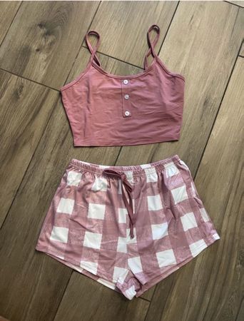 TOP UND SHORTS UNGETRAGEN GRÖSSE S