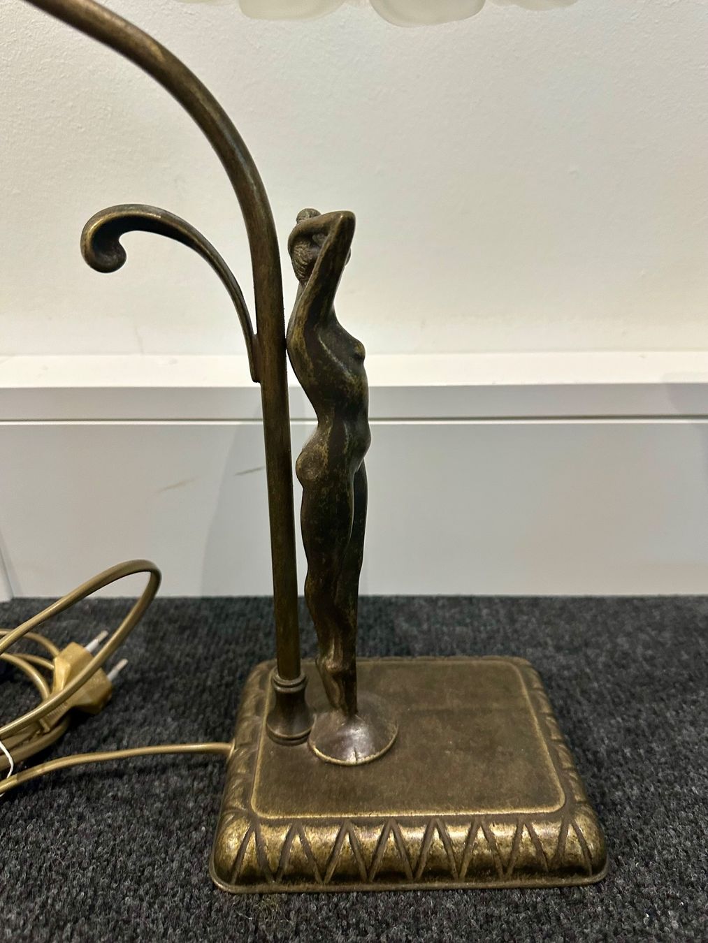 Lampen: Tischlampe mit Liberty Frauenfigur – Gebraucht aus Basel von artthings4you 4
