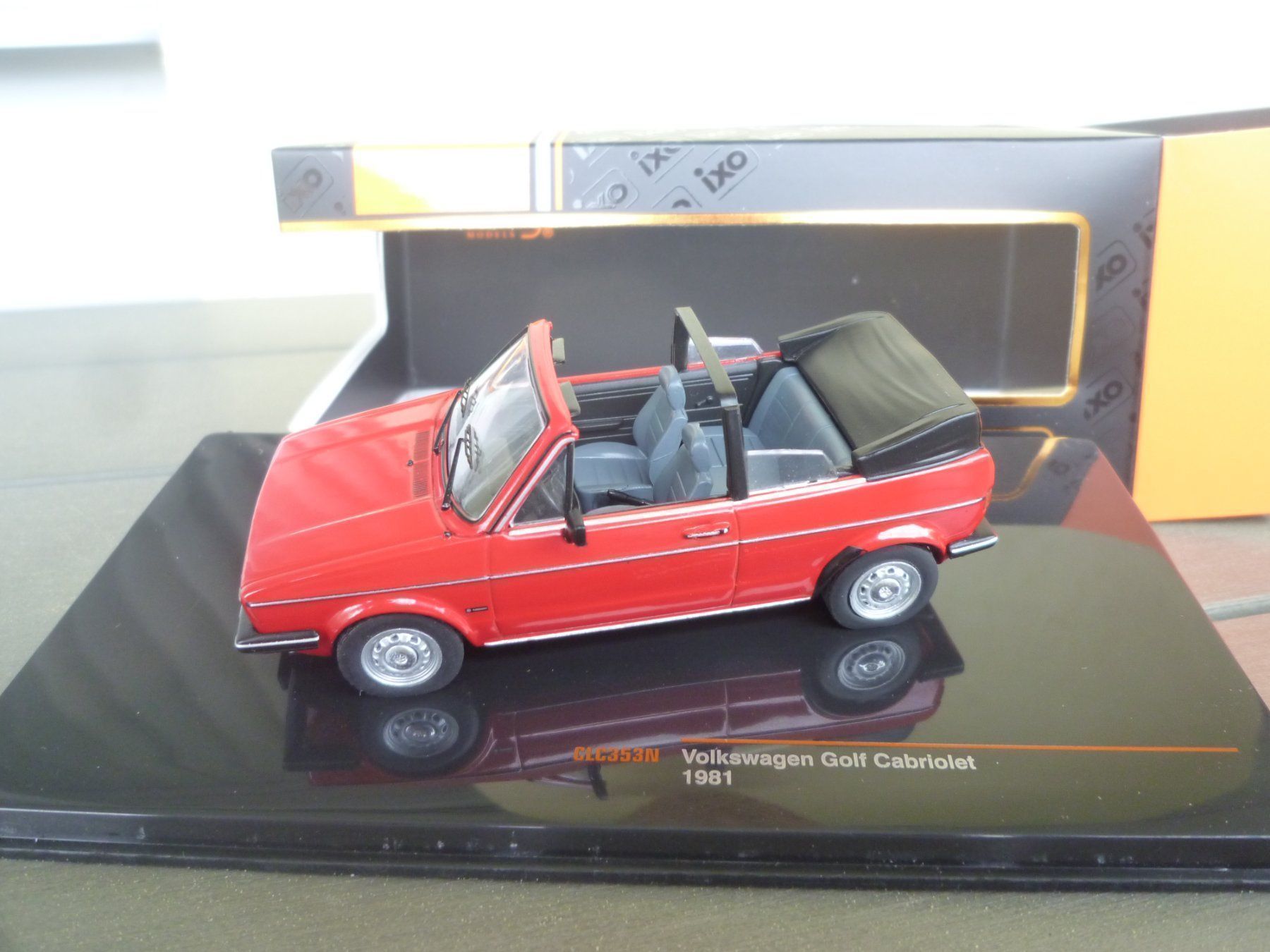 Volkswagen Modellini d'auto: VW Golf Cabriolet (1981) – Nuovo e nell'imballaggio originale da Flawil venduto da Imperiosud 4