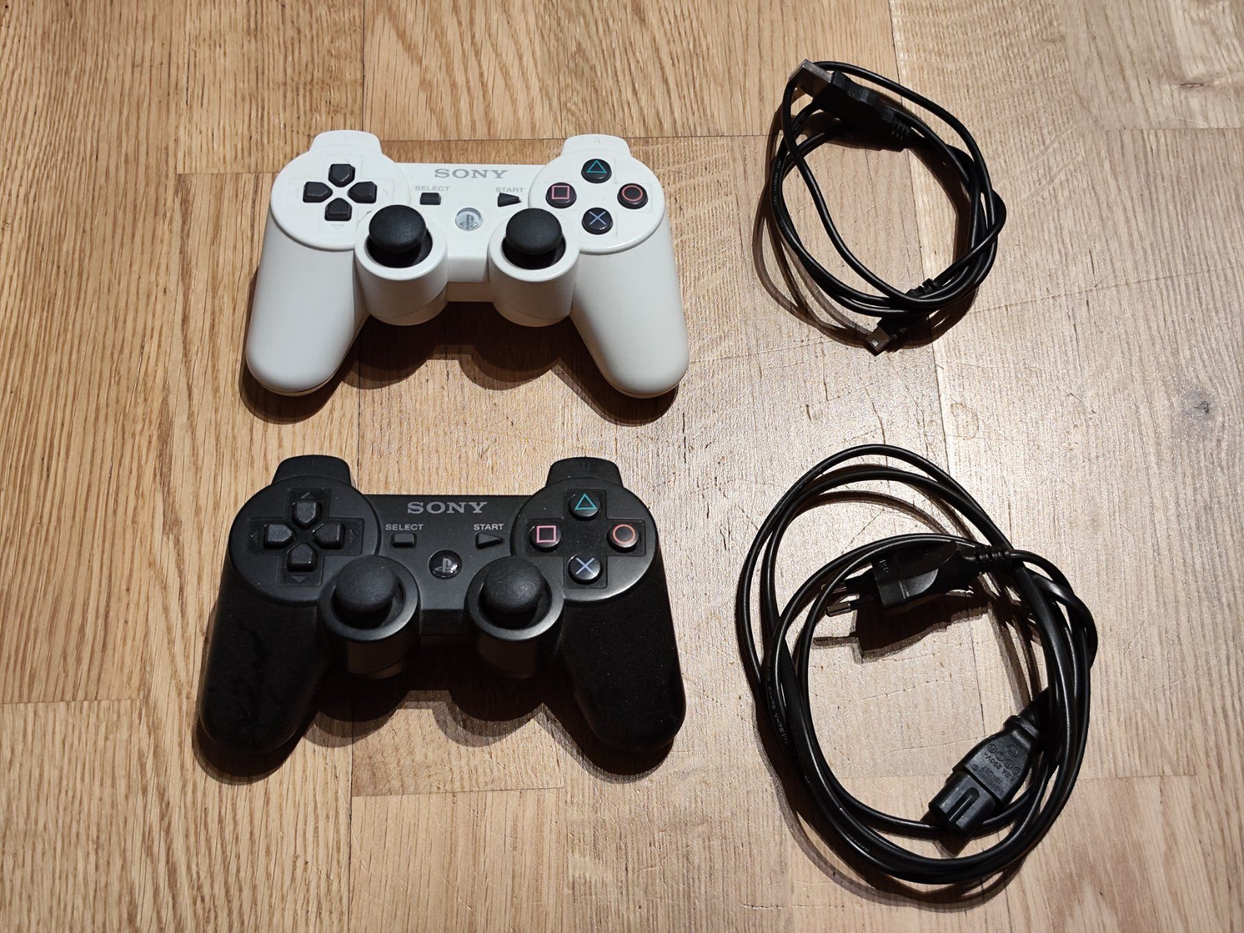 Sony Console: PS3 Konsole + 2 Controller + diverse Spiele – Usato da Gümligen venduto da Anso79 2