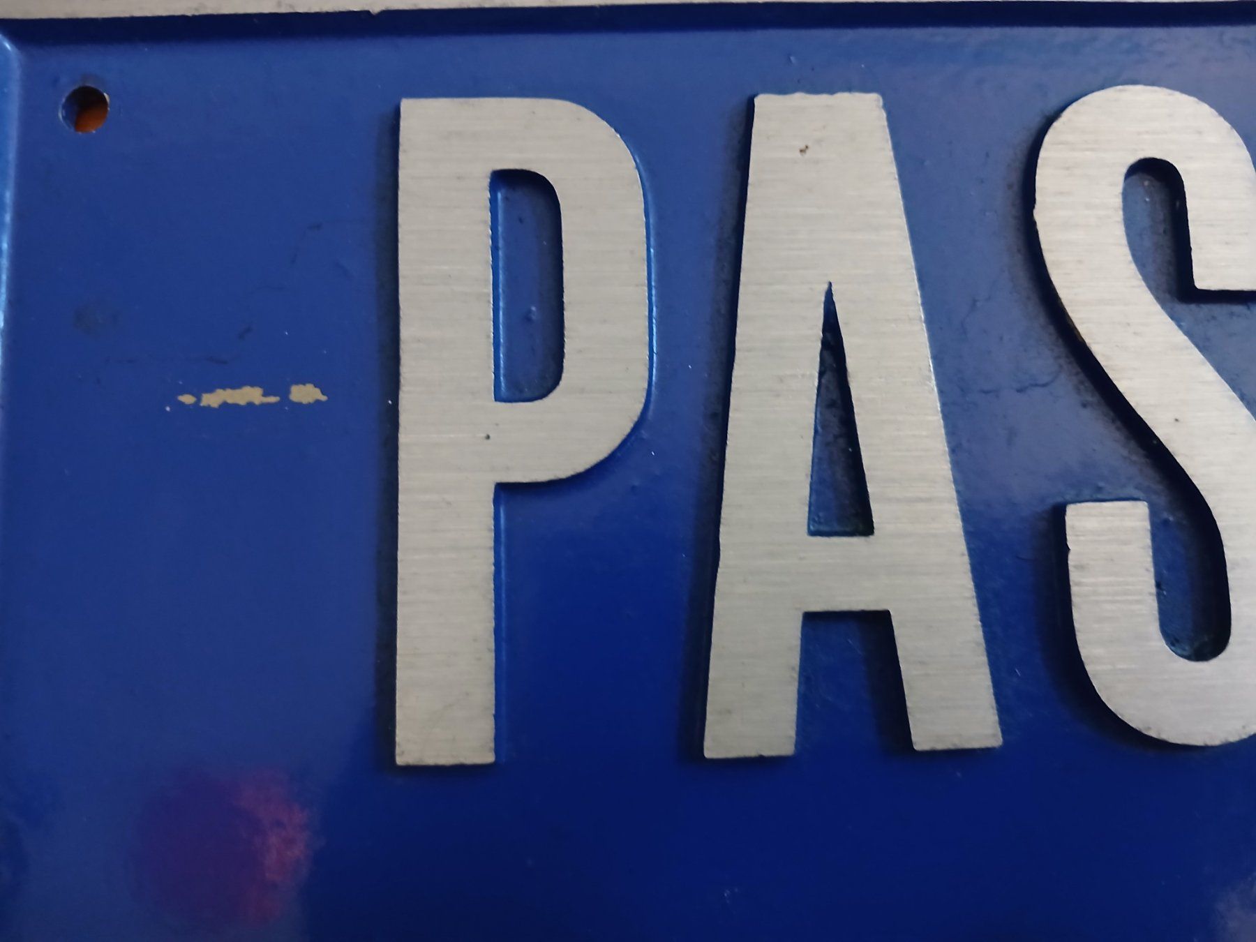 Insegne: Plaque de rue de la ville de Neuchâtel . – Usato da Neuchâtel venduto da nik_h7np 5