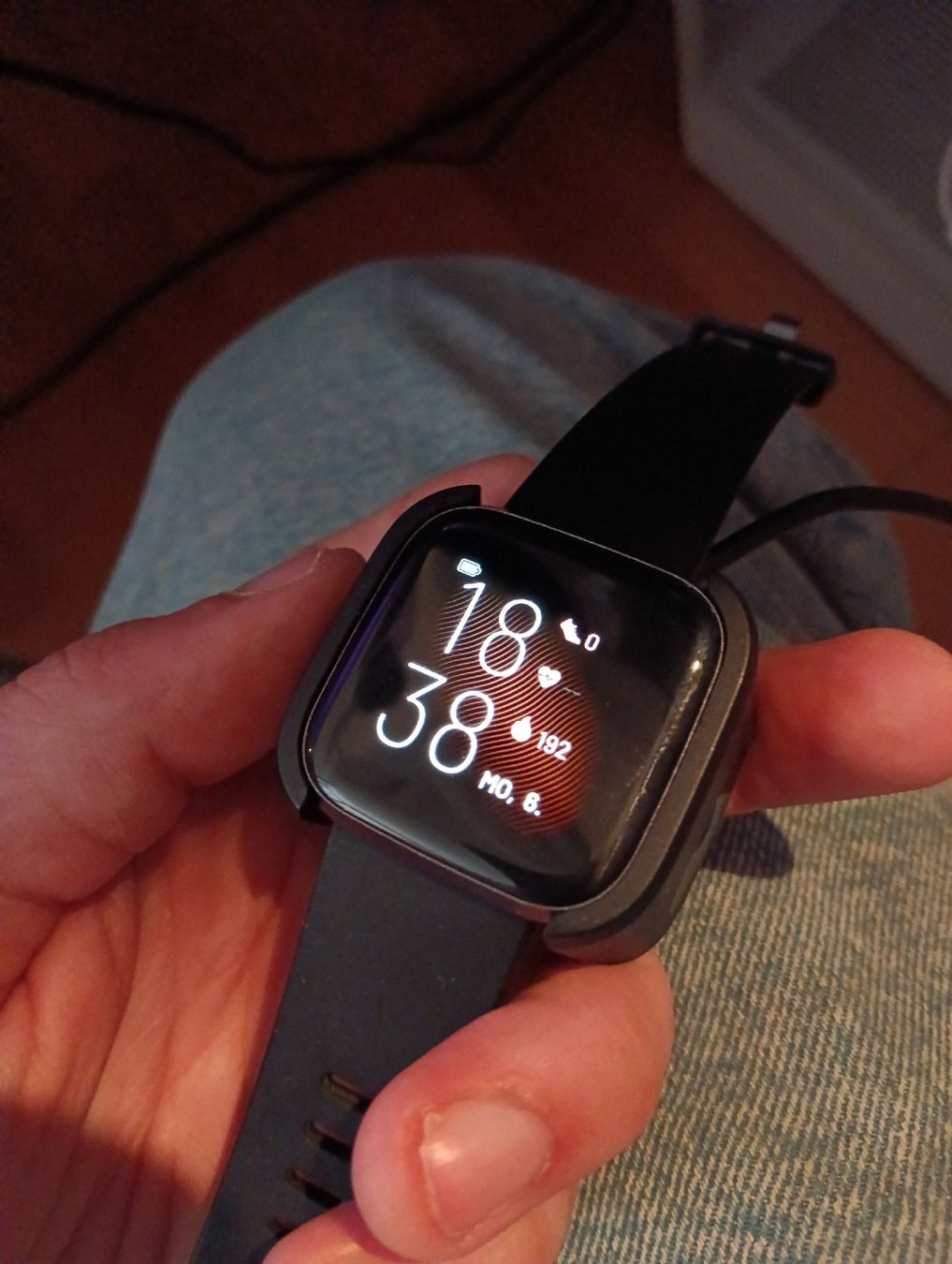 Fitbit Smartwatch: Fitbit Versa 2 Smartwatch mit Ladekabel (Dock) – D'occasion à Zürich par TBG021