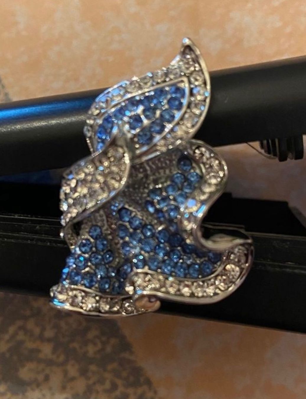 Anelli: Extravaganter seltener MODESCHMUCK-Ring, silber, 1.7cm – Nuovo e nell'imballaggio originale da Winkel venduto da ferrari2022 1