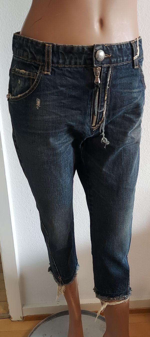 Jeans: Neue coole Jeans mit Zipp & Fransen Gr. 40 – Nuovo e nell'imballaggio originale da Basel venduto da Allerlei-Basel