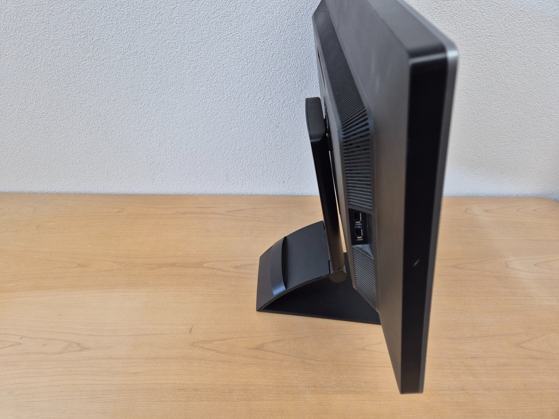 Hewlett Packard Monitor: HP E241i Elite Display – Usato da Elgg venduto da computerbrocki 1