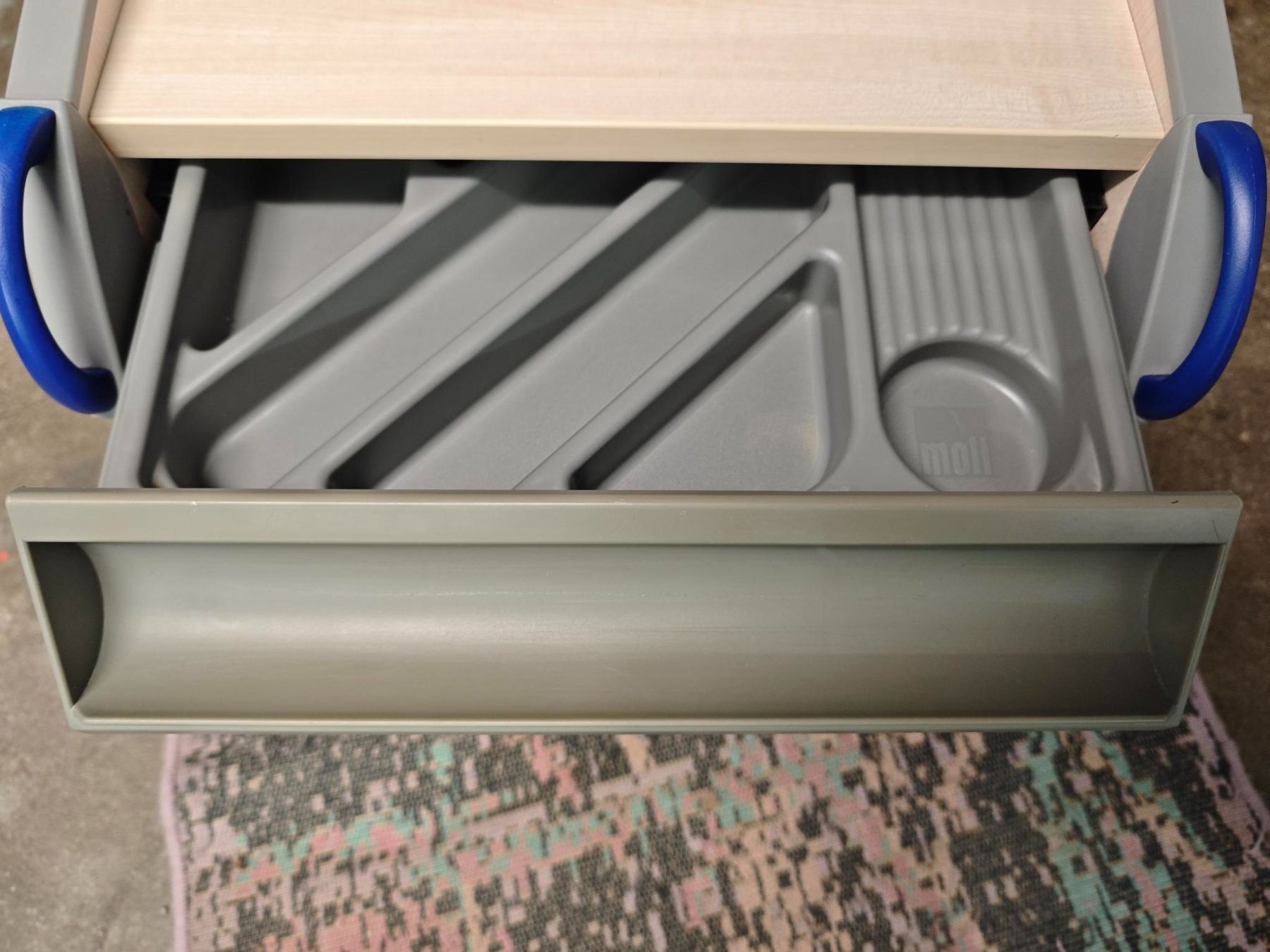 Moll Banconi: Rollcontainer Marke Moll mit blauen Details – Usato da Boswil venduto da Alex0013 5