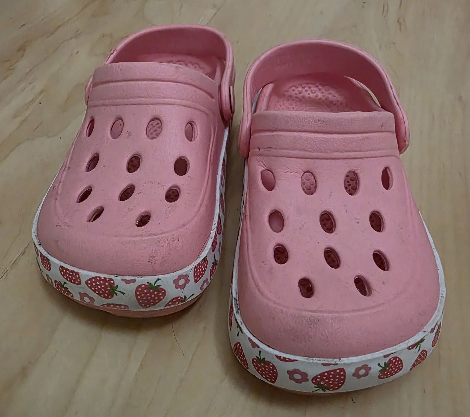 Crocs Scarpe per ragazzi: Kinder Hausschuhe Gr.25 – Usato da Beinwil am See venduto da Melly1989 1