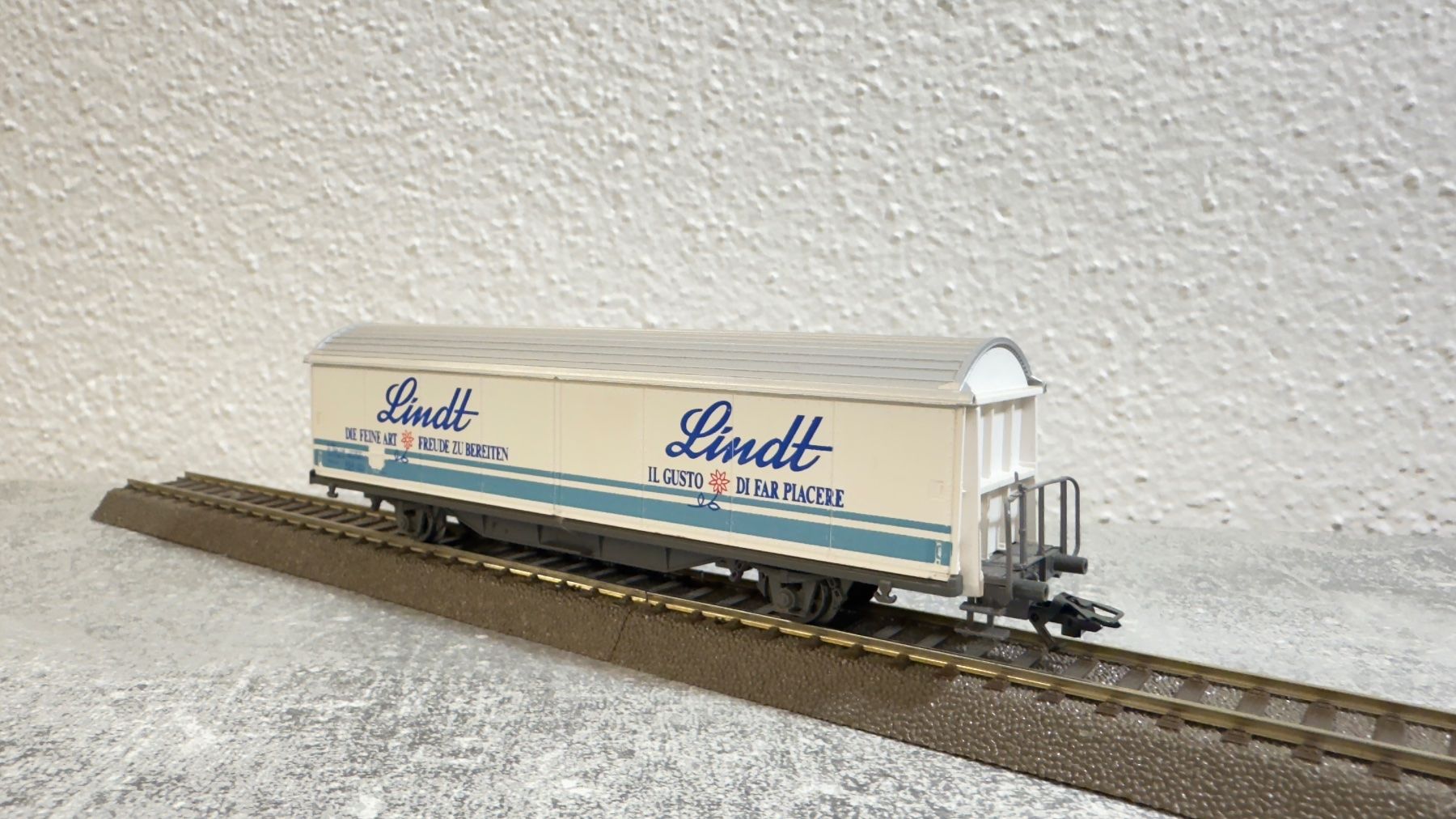 Roco Modelleisenbahnen: Roco Güterwagen - Lindt H0 / AC – Gebraucht aus Windlach von Kelebra 7